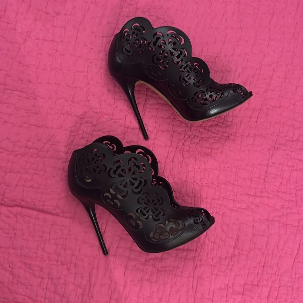 Alexander McQueen laser cut genuine leather booties, US8 - Picture 4 of 13